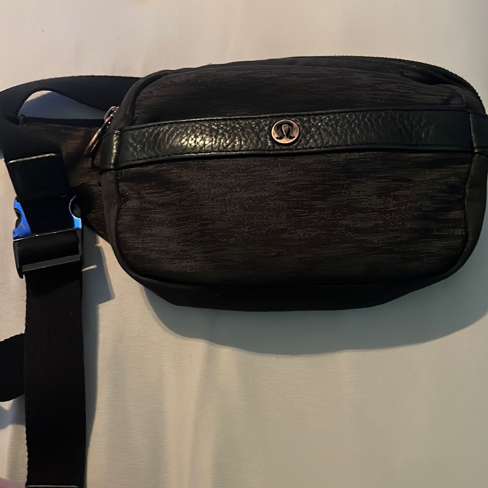 Rare, Lululemon everywhere, belt bag, black, and gold copper